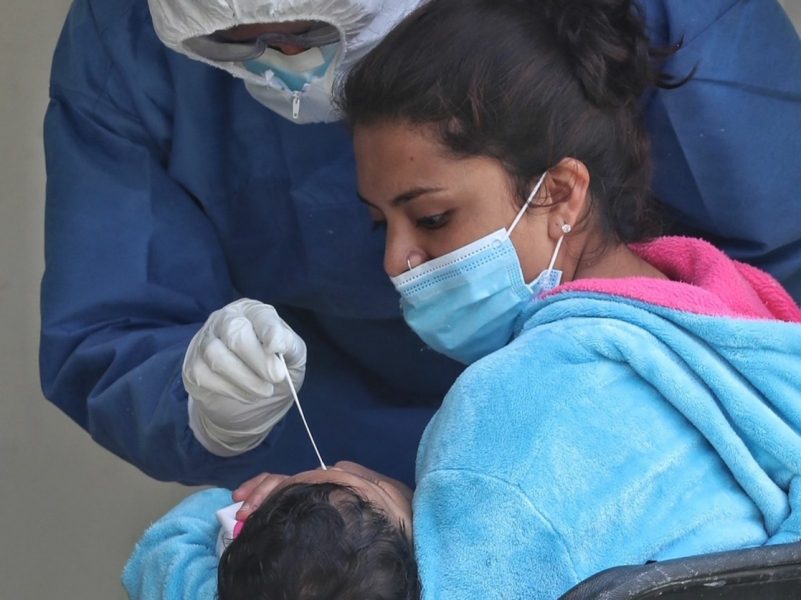 Exigen liberar patentes de vacunas contra el Covid-19