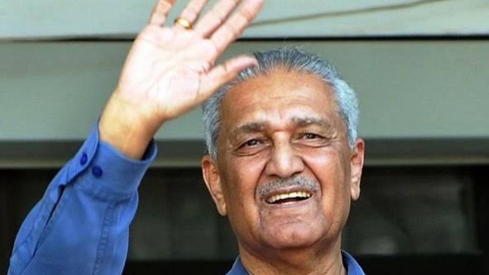 Muere por Covid-19 padre de la bomba atómica en Pakistán