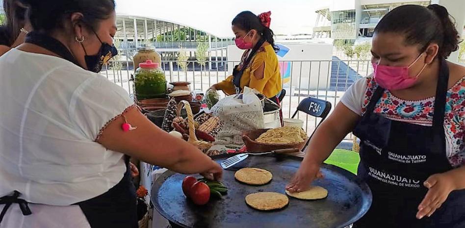 Las mujeres, con más pobreza e informalidad laboral