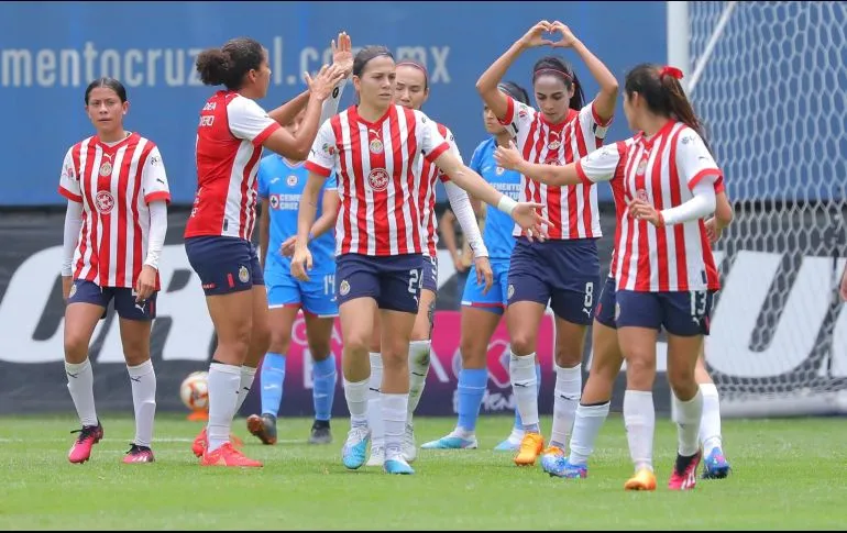 Chivas femenil mantiene su lugar en la cima