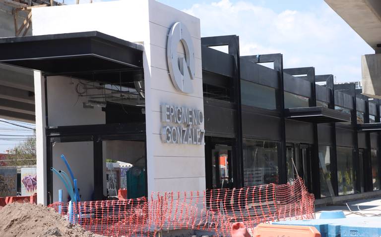 Se incendia camioneta en estacionamiento del Colegio Chihuahua