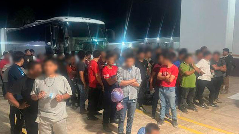 Sonora: Rescatan a 410 migrantes que viajaban hacinados en tres autobuses