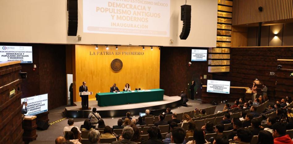 Analizan democracia y populismo en la Cámara de Diputados