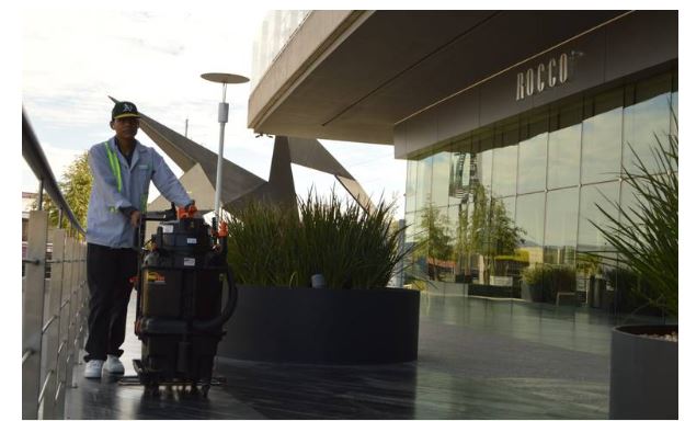 Empresas de limpieza cambian forma de operar