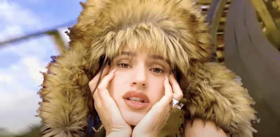 Rosalía celebra su cumpleaños con el lanzamiento de “Omega”