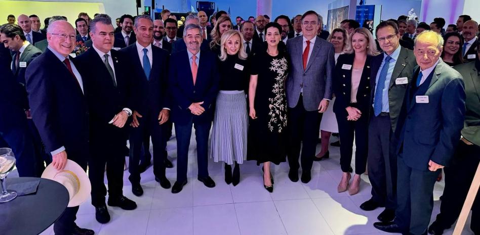 Con México, firme el “compromiso de hacer a América del Norte máxima potencia económica del mundo“