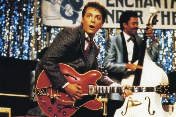 Busca Michael J. Fox guitarra perdida de ‘Volver al Futuro’
