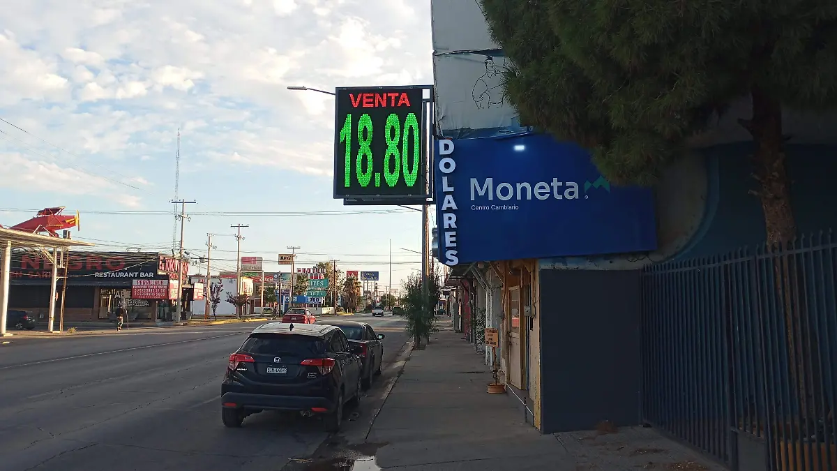Cotiza dólar 18 pesos con 80 centavos la venta en Centros Cambiarios