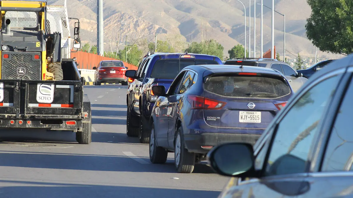 Presentan cruces fronterizos filas de hasta más de una hora de espera hacia El Paso