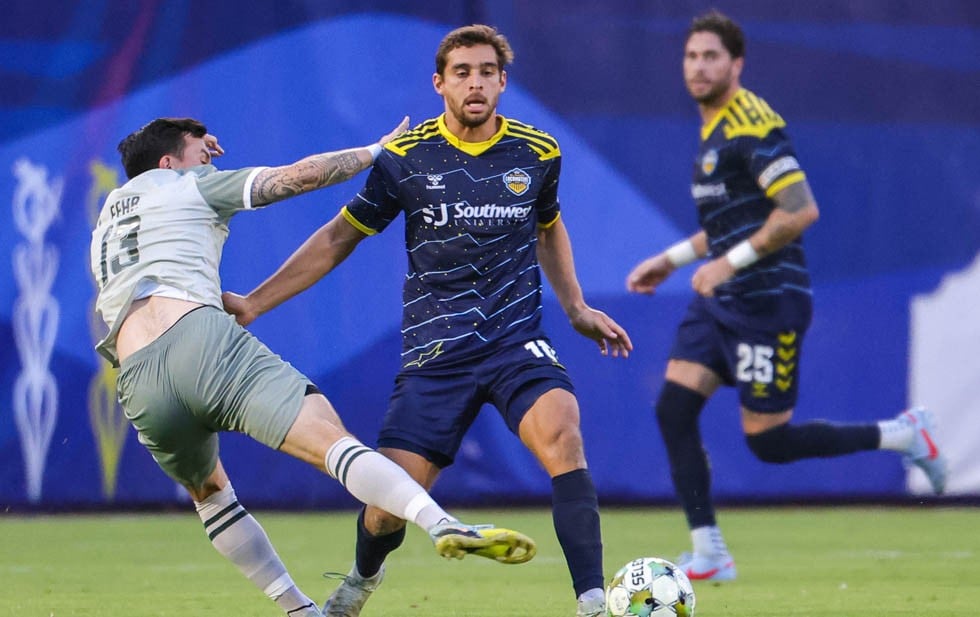 Locomotive empata con Phoenix Rising