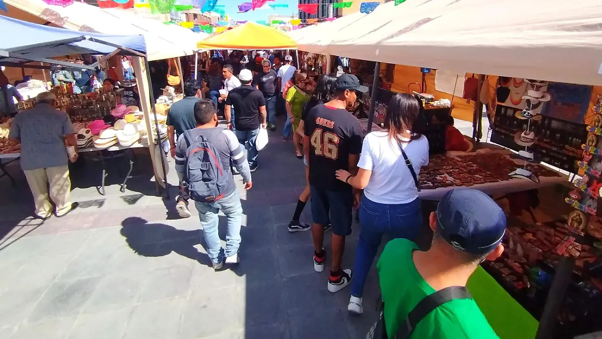 Reportan ventas regulares en la explanada del 16 de Septiembre, durante el Festival Umukí